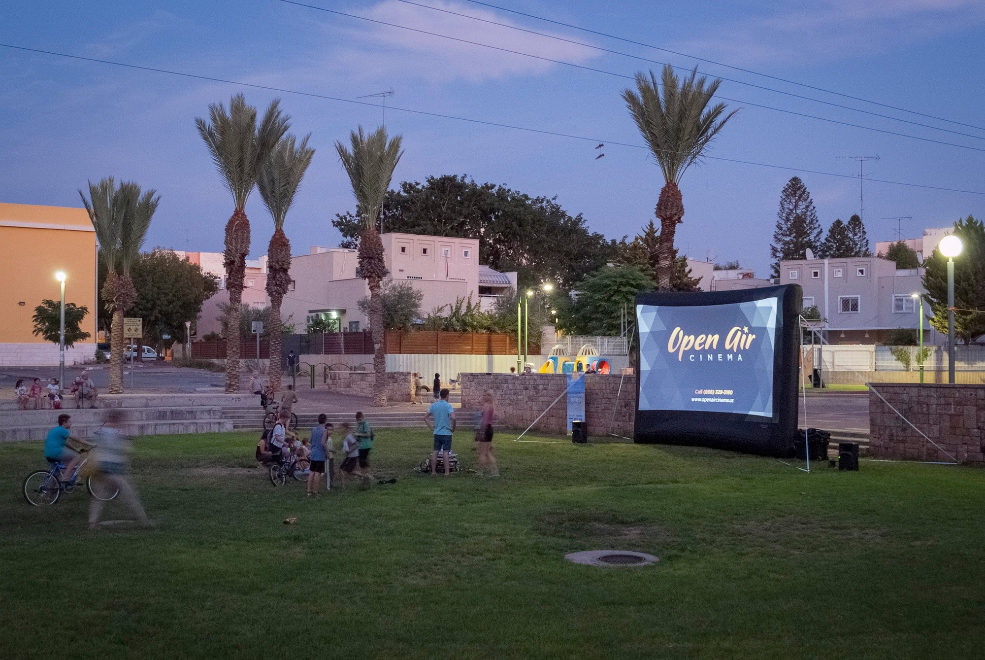 Save Big This Weekend on Home Infatable Movie Screens!
